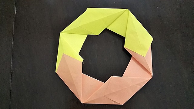 折り紙4枚で作るリースの作り方☆子供や高齢者でも簡単できる折り方│子供と楽しむ折り紙・工作