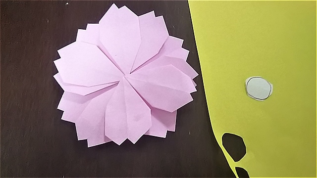 折り紙コスモス～花弁を合わせて丸い花にする～