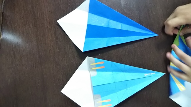 【セリアの折り紙】紙飛行機のスーパーイーグルの折り方・作り方