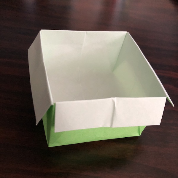 折り紙のゴミ箱 かわいい正方形の箱をカンタンに折る方法 子供と楽しむ折り紙 工作