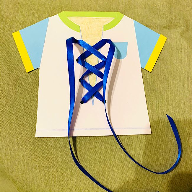 靴紐結びの練習おもちゃ『リボン結びのシャツ』手作りする方法