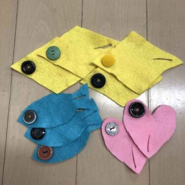 ボタンはめの練習用 手作り手縫いおもちゃ フェルトで簡単に作れる作り方 子供と楽しむ折り紙 工作