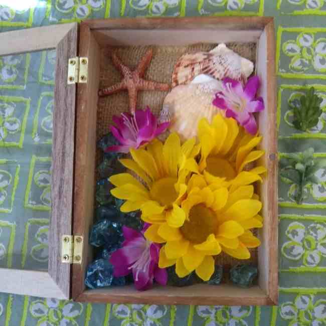 100均の造花ひまわりの壁飾りを手作り 壁掛けインテリアの簡単な作り方 子供と楽しむ折り紙 工作