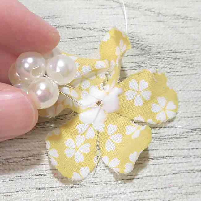 布花 コサージュ の作り方 ボンドで簡単 子供の卒園式 卒業式にも 子供と楽しむ折り紙 工作