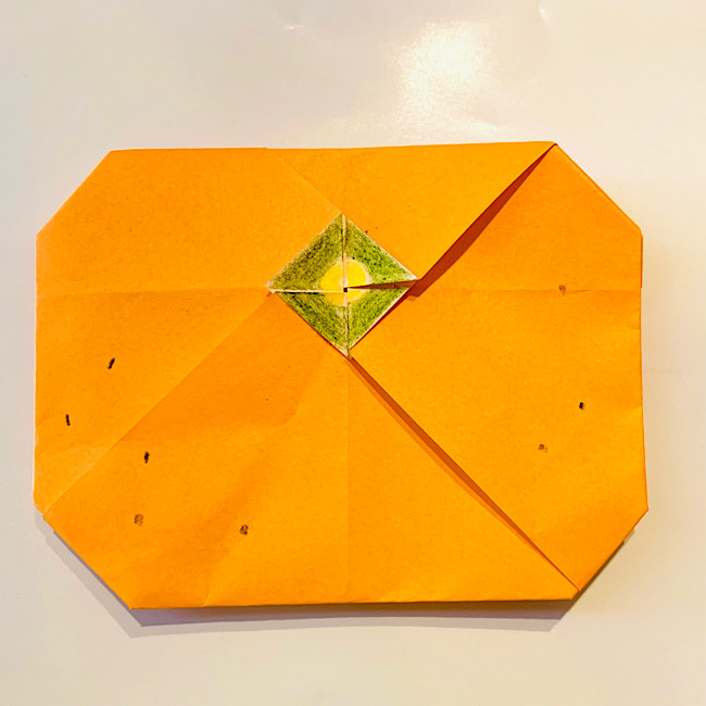 折り紙 果物 みかんの折り方 簡単 ３歳年少の子供と一緒につくった作り方を紹介 子供と楽しむ折り紙 工作