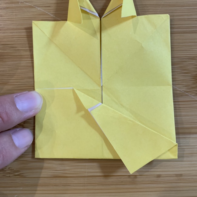 すみっこぐらしの折り紙 エビフライのしっぽ の折り方 作り方 かわいい人気キャラクターを子供と簡単手作り 子供と楽しむ折り紙 工作