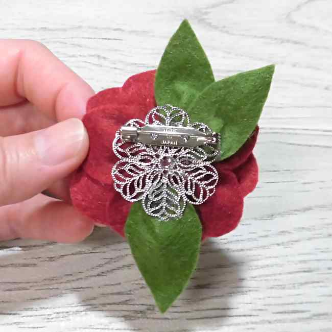 フェルトのコサージュの作り方 卒園式 卒業式にもピッタリ 簡単にママ用も子供用も手作りしちゃおう 子供と楽しむ折り紙 工作