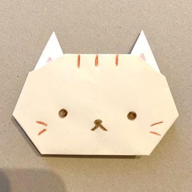折り紙 平面のねこ 猫 顔の折り方 かわいい 簡単 幼稚園 保育園の制作にも 子供と楽しむ折り紙 工作
