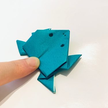跳ねないカエル 折り紙一枚で可愛い 折り方作り方を折り図 動画つきで紹介 子供と楽しむ折り紙 工作