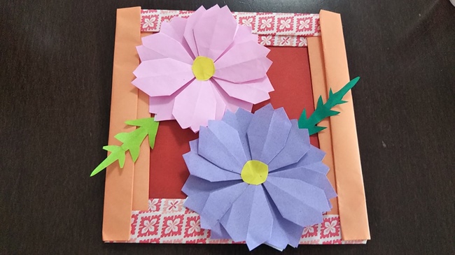 9月の折り紙【壁面飾り】コスモスで秋を感じる折り紙のディスプレイの作り方♪│子供と楽しむ折り紙・工作