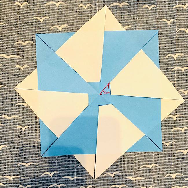 折り紙2枚でつくるかわいい風車の折り方・作り方 (9)