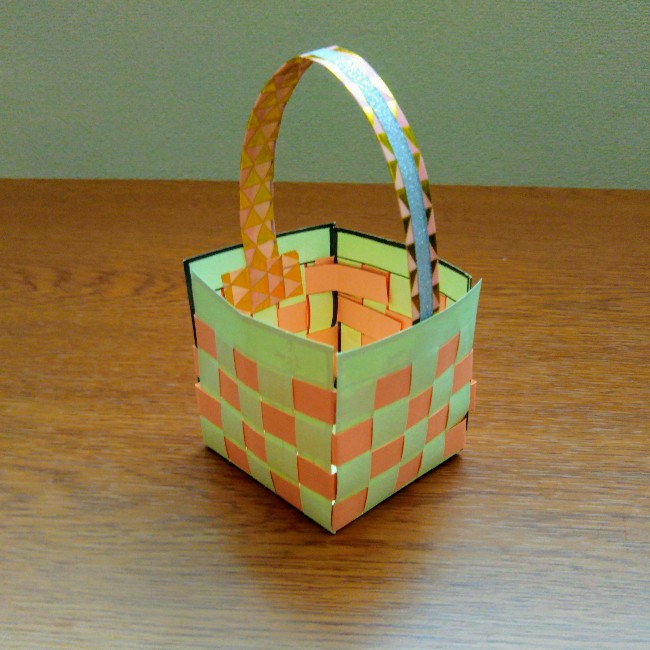 画用紙で作るかばん製作 簡単な作り方 保育園や小学生の工作に かわいいバッグ 子供と楽しむ折り紙 工作