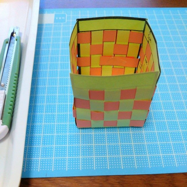 画用紙で作るかばん製作 簡単な作り方 保育園や小学生の工作に かわいいバッグ 子供と楽しむ折り紙 工作