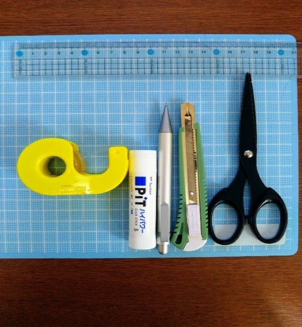 色画用紙で作るかばん製作：材料と道具