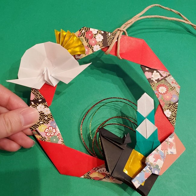 折り紙でつくるお正月飾り 水引と干支の牛でさらにかわいいアレンジに 子供と楽しむ折り紙 工作