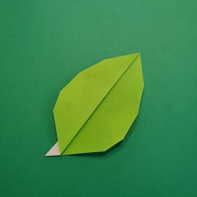 折り紙 椿の葉っぱ の折り方 作り方 子どもでも簡単 折り図つきで紹介 子供と楽しむ折り紙 工作
