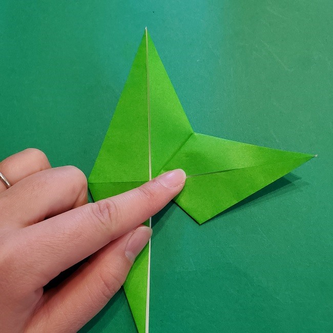 折り紙 竹の葉 の折り方 作り方 七夕飾りや正月飾りの松竹梅にも 子供と楽しむ折り紙 工作