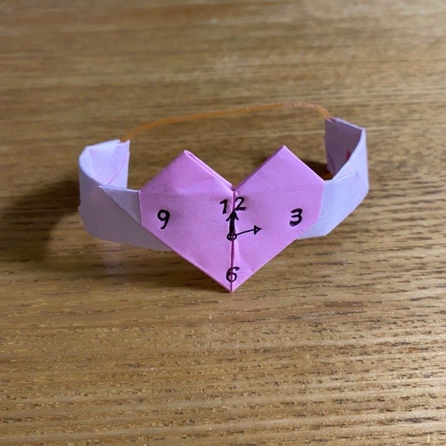 折り紙の腕時計 ハート付き の作り方 折り方 子供でも簡単かわいいブレスレッド風 子供と楽しむ折り紙 工作