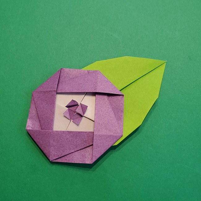 椿の折り紙(平面)は簡単！保育園や高齢者の1月2月の製作にも最適♪