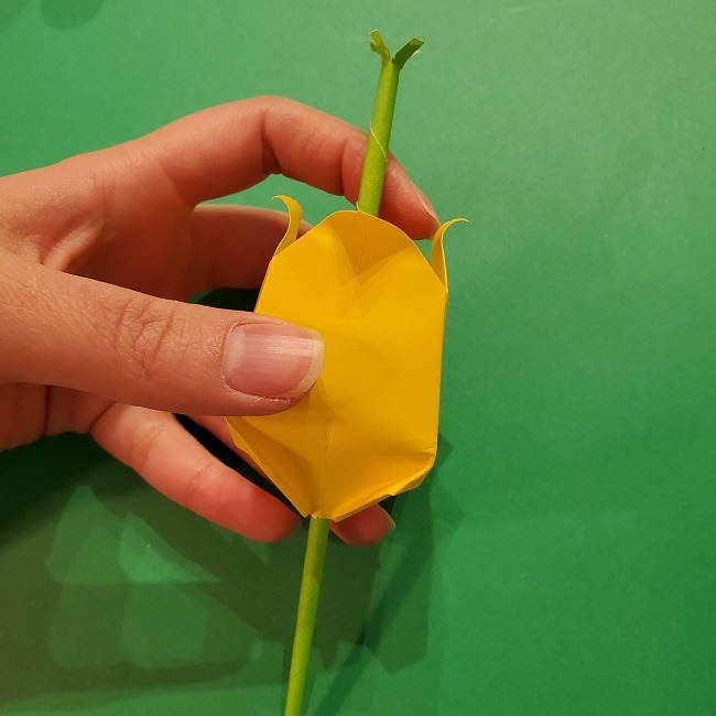 チューリップの折り紙 4歳児も作れる 葉っぱ 茎 立体 の折り方 子供と楽しむ折り紙 工作