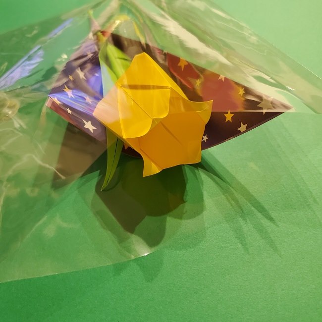 折り紙でチューリップをラッピングする方法 かわいい花束を綺麗に包装 子供と楽しむ折り紙 工作