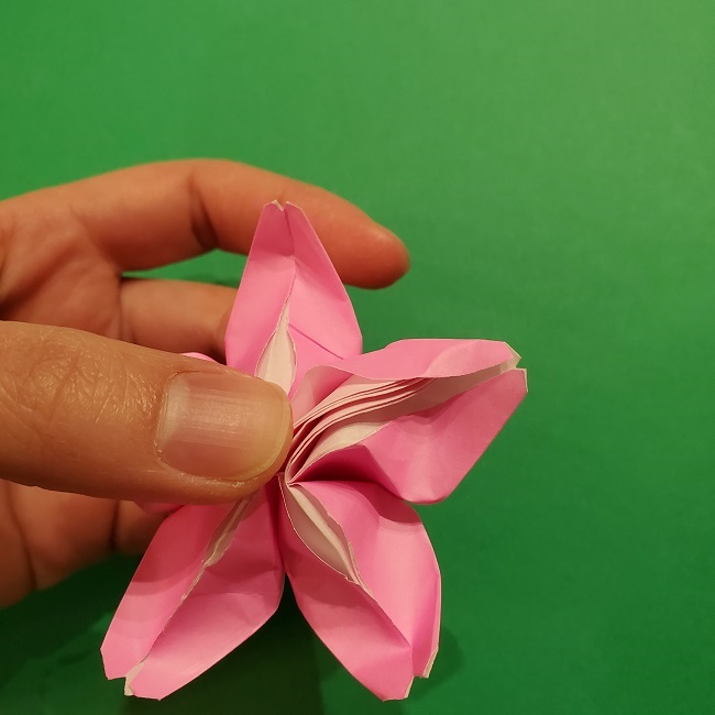 折り紙 桜 立体 1枚 の作り方折り方 少し難しい豪華な花に挑戦 子供と楽しむ折り紙 工作
