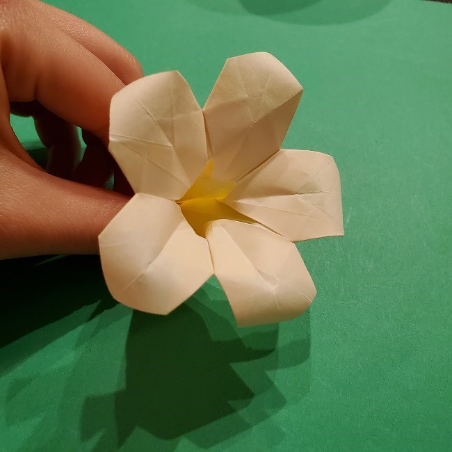 折り紙ツツジの折り方作り方 サツキ つつじの花は立体的で簡単かわいい 子供と楽しむ折り紙 工作