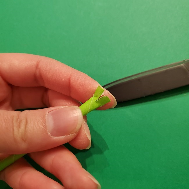 チューリップの折り紙 4歳児とつくった茎・葉(立体)の作り方 (14)