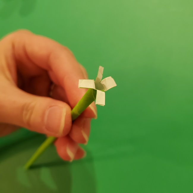 チューリップの折り紙 4歳児とつくった茎・葉(立体)の作り方 (15)