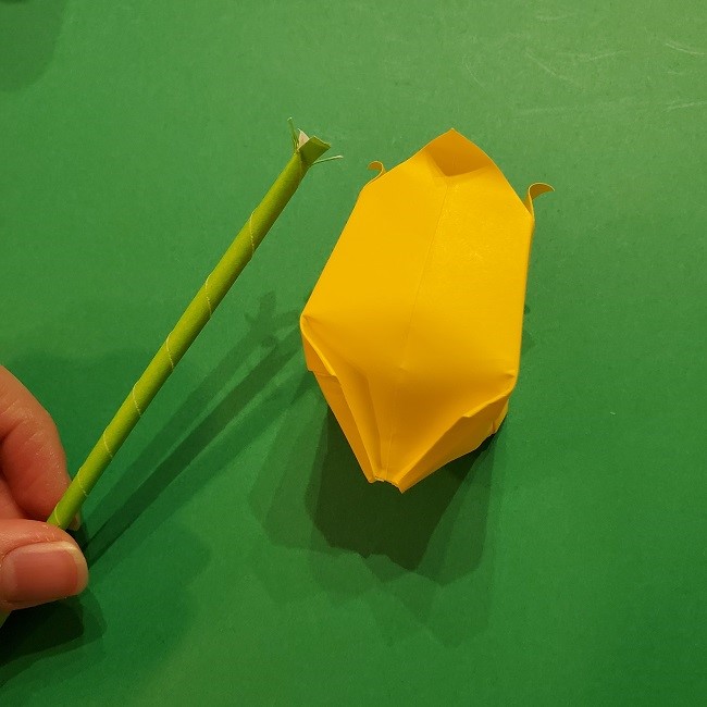 チューリップの折り紙 4歳児とつくった茎・葉(立体)の作り方 (16)
