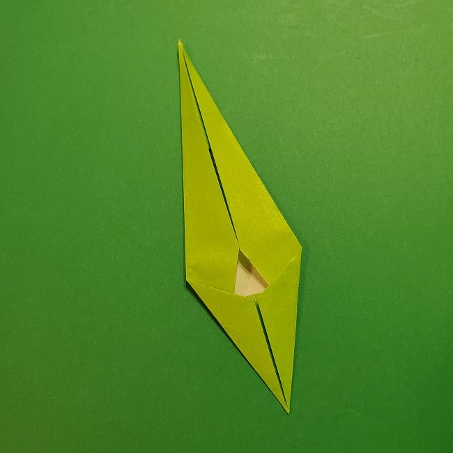 チューリップの折り紙 4歳児とつくった茎・葉(立体)の作り方 (29)