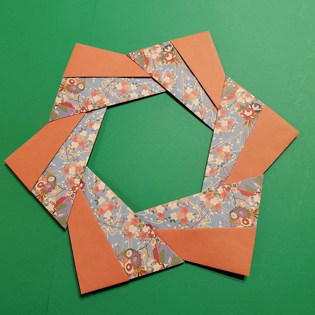折り紙 桜の立体的なリースの作り方 (29)
