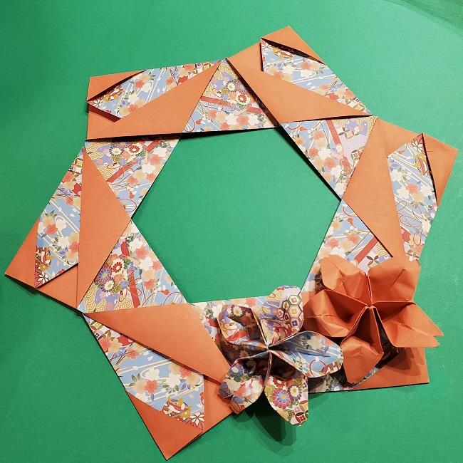 折り紙 桜の立体的なリースの作り方 (30)