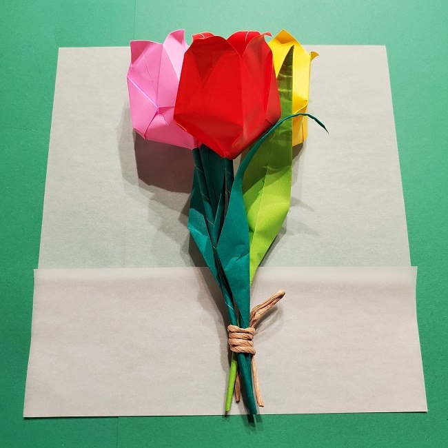 折り紙でチューリップをラッピングする方法★ (17)