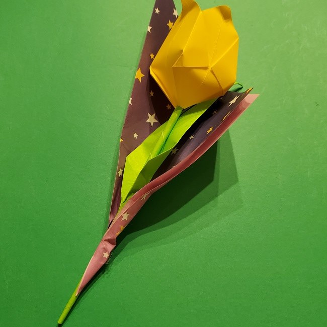 折り紙でチューリップをラッピングする方法★ (8)