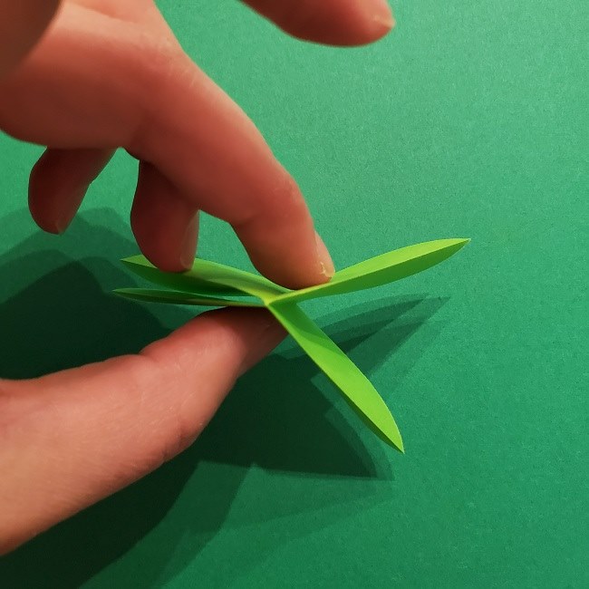 折り紙花リースの土台の作り方【葉っぱの壁飾り】 (11)