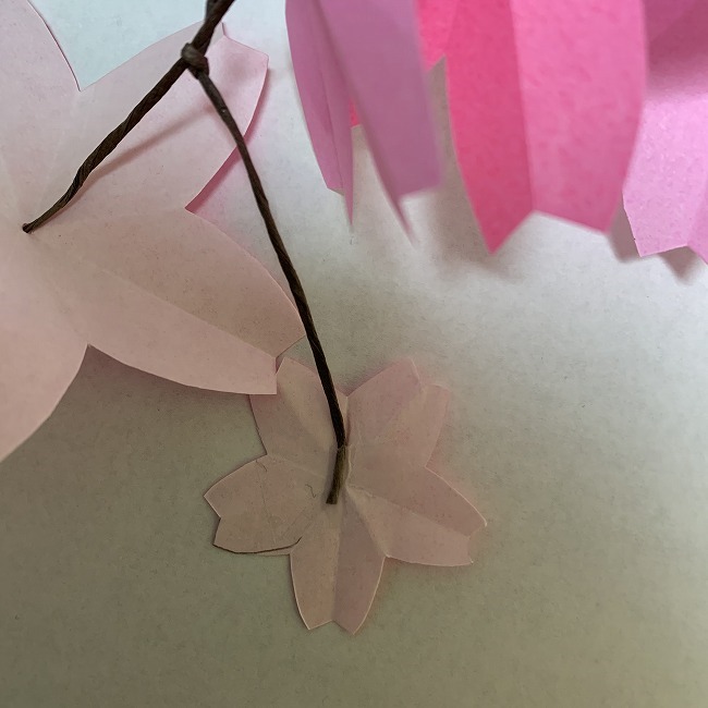 桜の装飾・折り紙ガーランドの作り方 (7)