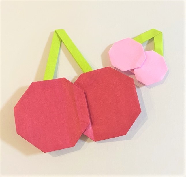 さくらんぼの折り紙 簡単な作り方折り方 平面 年少3歳児でもつくれたよ 子供と楽しむ折り紙 工作