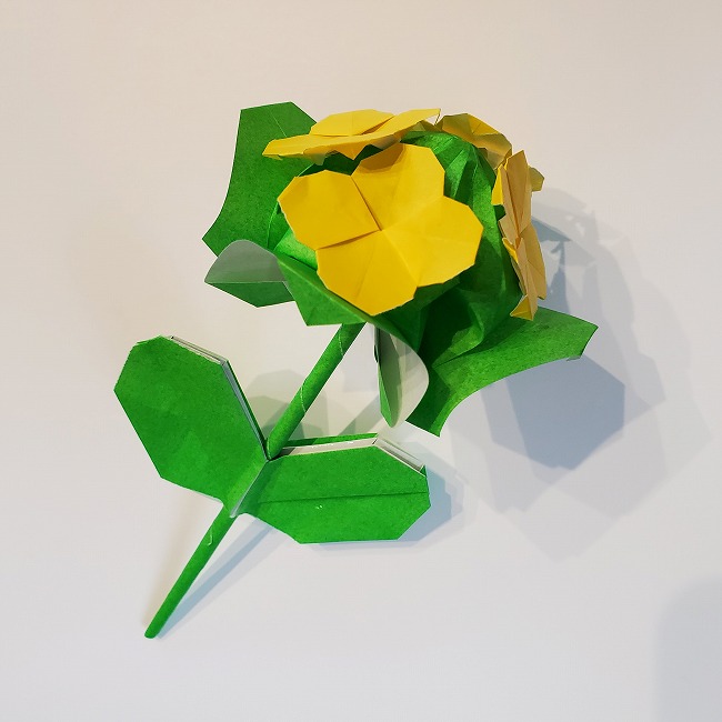 折り紙でつくる菜の花の葉っぱ 茎の折り方 簡単にできる3月の切り花アレンジ 子供と楽しむ折り紙 工作