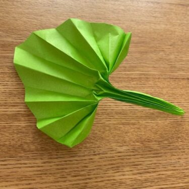 トトロの葉っぱの折り紙『傘』を簡単に手作り☆年長さんからつくれる折り方作り方を紹介！