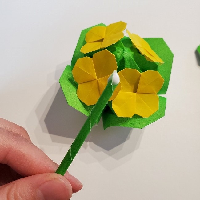 菜の花の折り紙 葉っぱと茎の作り方・折り方3完成 (2)