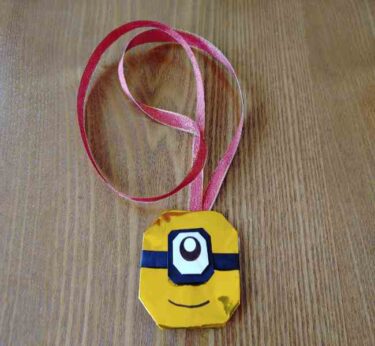 ミニオンの折り紙メダルの作り方☆簡単にこどもへのプレゼントを手作り！