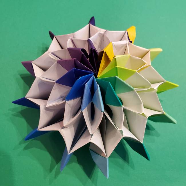 8月の折り紙「花火」12枚で作る作り方折り方☆形が変化する立体的で豪華な夏飾り