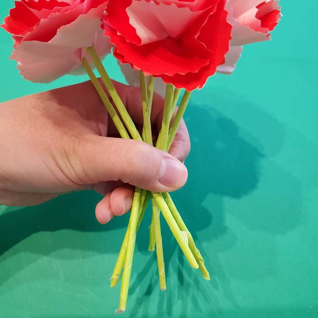 折り紙でつくる母の日用の難しいカーネーションの立体花束の作り方(12)