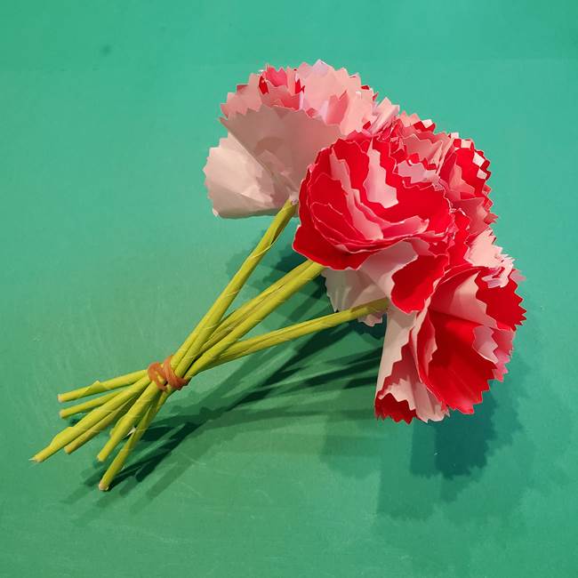 折り紙でつくる母の日用の難しいカーネーションの立体花束の作り方(18)