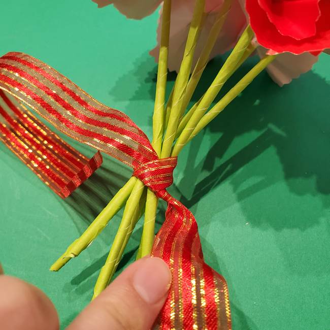 折り紙でつくる母の日用の難しいカーネーションの立体花束の作り方(20)