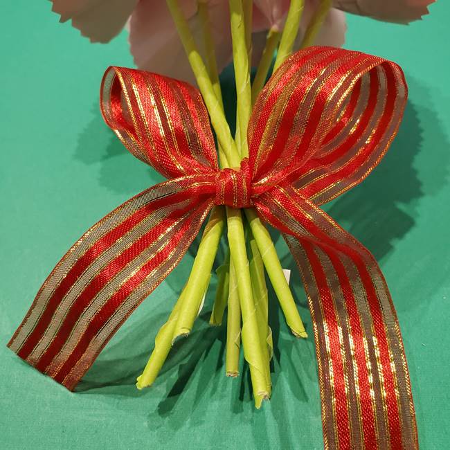 折り紙でつくる母の日用の難しいカーネーションの立体花束の作り方(30)