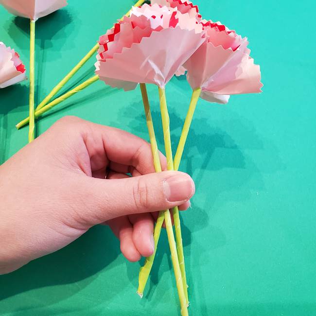 折り紙でつくる母の日用の難しいカーネーションの立体花束の作り方(5)