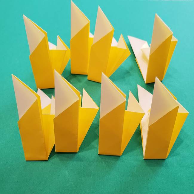折り紙のダリア 16枚で立体的な折り方①上段(27)