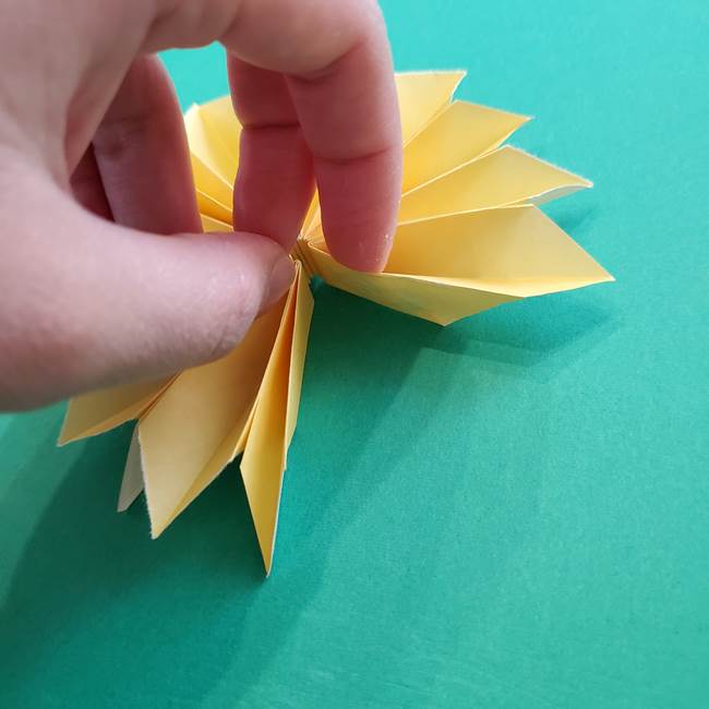 折り紙のダリア 16枚で立体的な折り方③完成(11)